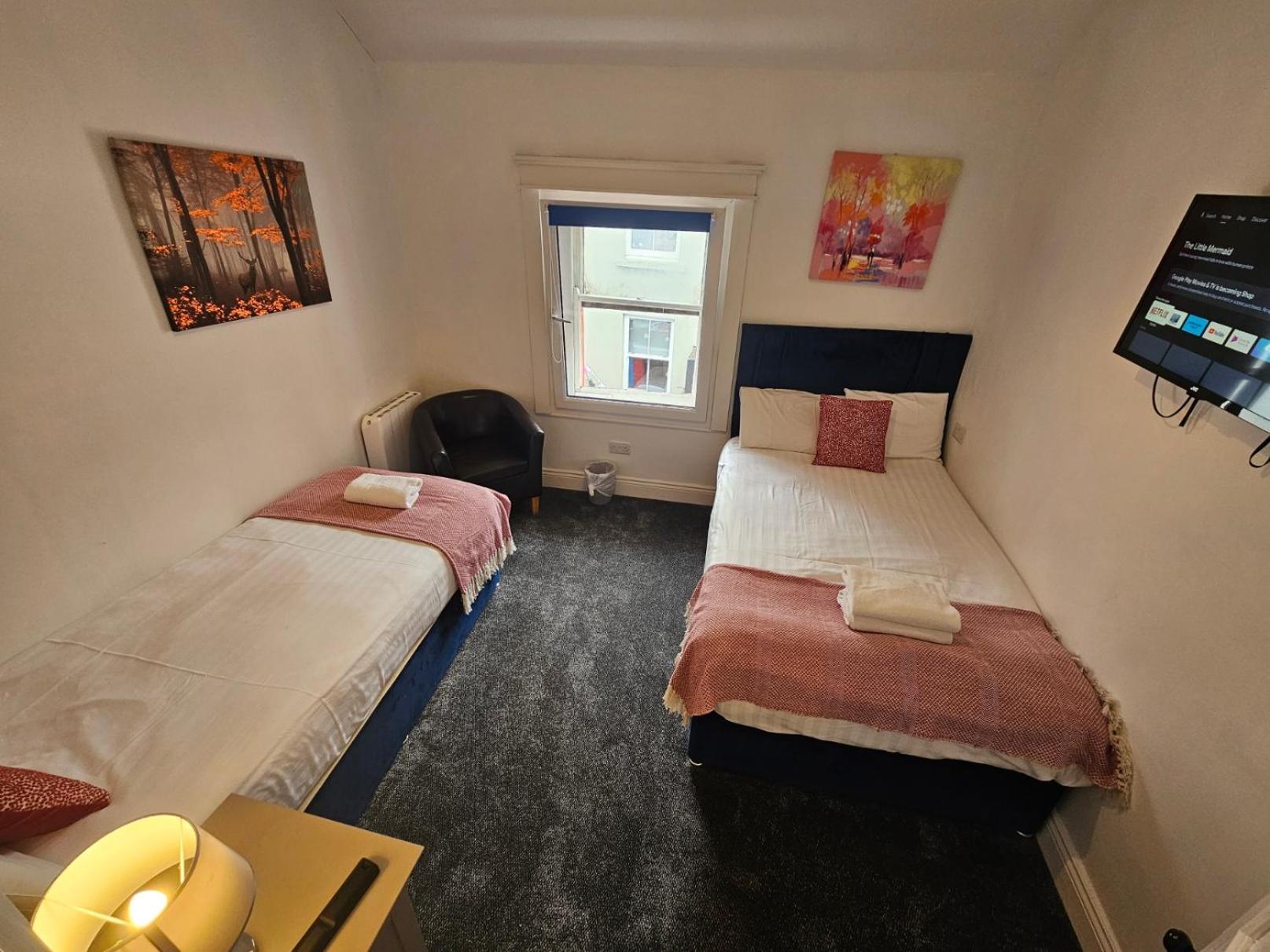 Shop Street Apartment Голуей Екстериор снимка